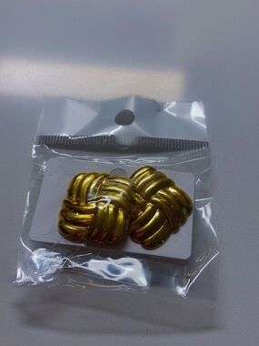 Gold Tone Knot Clip Earrings - Shiny Gold